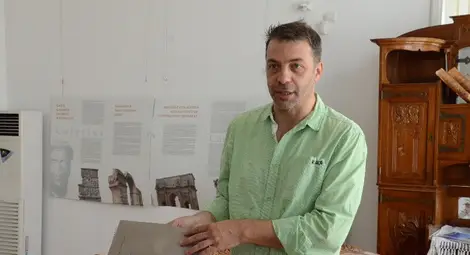 Шефът на музея почерпи за професорската титла