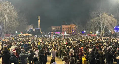 Русе посрещна 2026 година с концерт на Владо Михайлов, празнична програма и Дунавско хоро