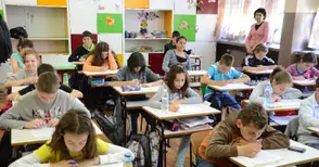 Тест и диктовка проверяват знанията на четвъртокласниците