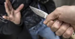 Румънец посегнал с нож на русенец на опашката на Дунав мост заради забележка