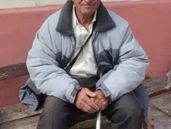 Дядото, продал магарето си за да плати глоба, дарява 3910 лева на болно дете