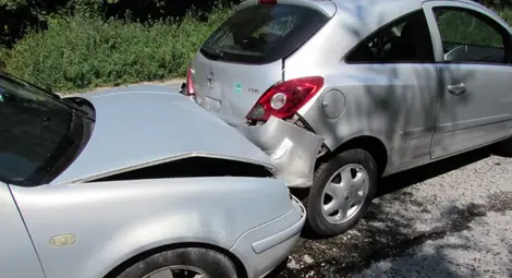 Внезапно спрял на пътя дядо предизвика верижна катастрофа