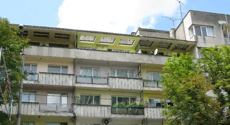 Студент обира 80 апартамента, за да живее като цар на морето