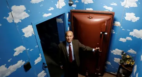 Японски бизнесмен показа образцовия си бункер, където ще оцелее на 100% от ядрените ракети на Ким