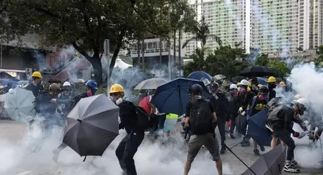Стотици арести на протестиращи в Хонконг