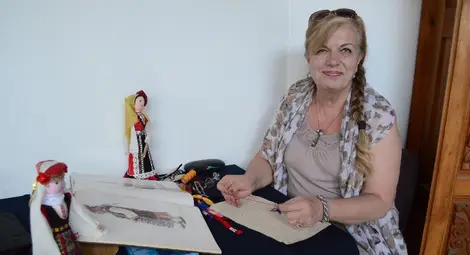 Таня Колева в ателието си. 				           Снимка: Красимир СТОЯНОВ