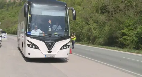 Над 9000 товарни автомобила и автобуса са проверени при полицейска операция Над 9000 товарни автомобила и автобуса са проверени при полицейска операция