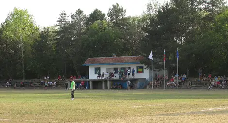 Приятелска среща събра футболни отбори на Ценово и Валя Драгулуй