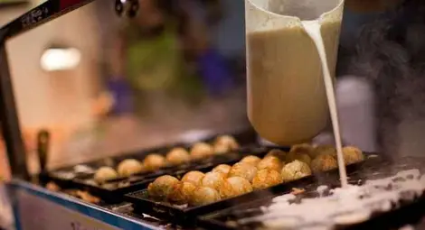 Свили тефтера с рецепти на френски топкулинар по време на лекция в Русия