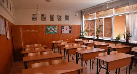 Само за 3 дни липсата на 330 ученици  се превърна в &bdquo;Нямаме такъв недостиг&ldquo;