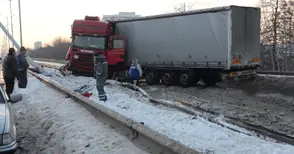 Два тира препречиха през 30 минути булевард „България“