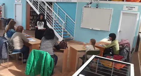 Украински бежанци учат български език в русенската библиотека