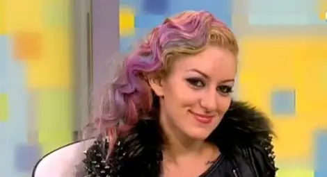 Таня от Х фактор се връща в университета