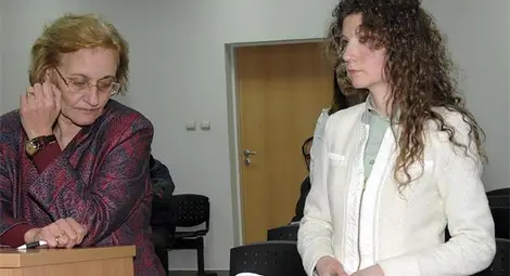 40-годишна девственица, обидена на чест, към поет в съда: Прошка не давам 40-годишна девственица, обидена на чест, към поет в съда: Прошка не давам