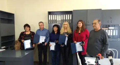 Българският лекарски съюз и сега е една от най-активните съсловни организации. В края на миналата година нейният председател д-р Цветан Райчинов /първият вдясно/ връчи отличието „Медик на годината“ на изявени медицински специалисти. Снимка: Архив Българският лекарски съюз и сега е една от най-активните съсловни организации. В края на миналата година нейният председател д-р Цветан Райчинов /първият вдясно/ връчи отличието „Медик на годината“ на изявени медицински специалисти. Снимка: Архив