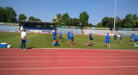 Подготовката вчера мина при внимателно дозиране на упражненията.  Снимка: Георги ХРИСТОВ