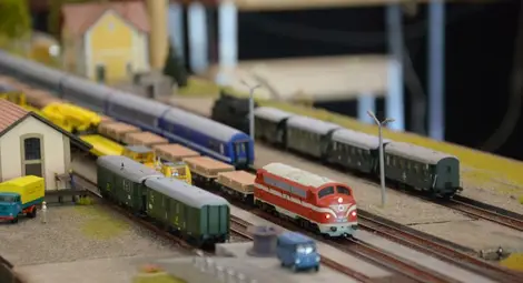 400 машинисти любители карат влакчета в Канев център