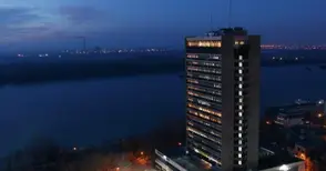 Приходите на хотелите се сринали със 70% през март