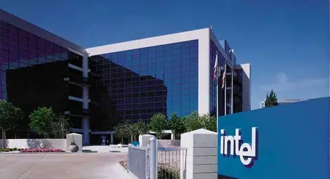 Intel е на път да погълне конкурента AMD