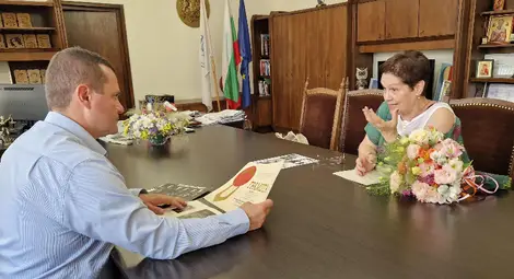 Кметът Пенчо Милков награди певицата Росица Борджиева със значка &bdquo;Русе&ldquo;