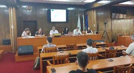 Малко русенци се отзоваха на поканата да участват в обсъждането. 					Снимка: Община Русе