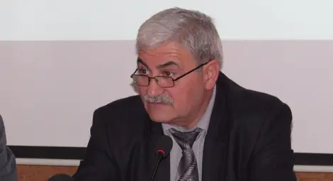 Просветният министър освободи от поста Димитър Райнов