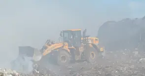 Засипаха с още 2000 кубика пръст тлеещото сметище