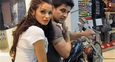 Асен Блатечки заряза Диляна и малкия Борил