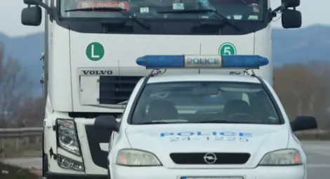 Турски тираджия мина условно за псувни към пътни полицаи