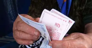 70-годишна жена принудена да избира: 100 лева пенсия или развод със съпруга