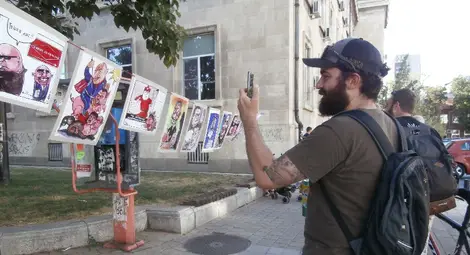 С портрети на предизвикалите протеста започна шествието на недоволството в Русе