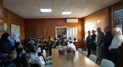 Сурвакарчета пяха и наричаха за здраве в Община Две могили /галерия/