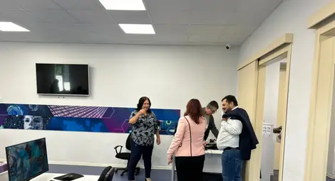 Заместник-министърът на образованието и науката доц. д-р Петър Николов посети русенската Английска езикова гимназия Заместник-министърът на образованието и науката доц. д-р Петър Николов посети русенската Английска езикова гимназия