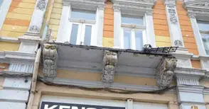 Рухна тераса от запуснат паметник на културата на „Александровска“