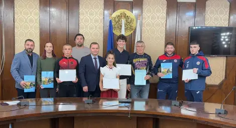 Пенчо Милков награди млади русенски спортисти за високи постижения в международни състезания