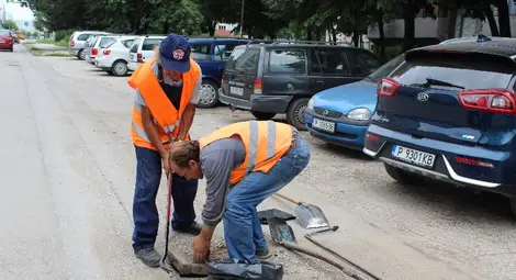 Ударно чистят шахтите преди очакваните валежи