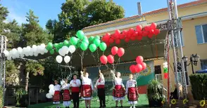 65 изпълнители и състави се качиха на сцената на „Ценово пее и танцува“