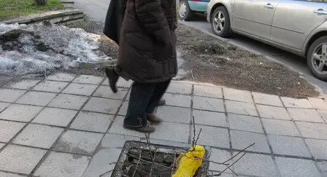 Шахта без капак зее  на &bdquo;Панайот Хитов&ldquo;