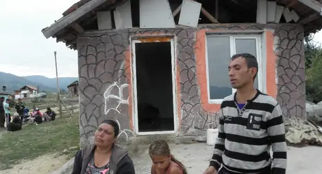 Майка опита да спре с детето си багерите в Гърмен