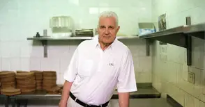 Сладкарят, който превърна бонбоните в торта