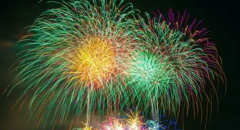 Париж отмени фойеверките на Шанз Елизе за Нова година