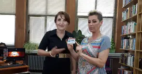 Певицата Джина Стоева дари  58 книги на библиотеката