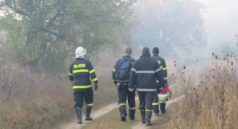 Пожар във фалирала мебелна фирма задими два квартала в Русе Пожар във фалирала мебелна фирма задими два квартала в Русе
