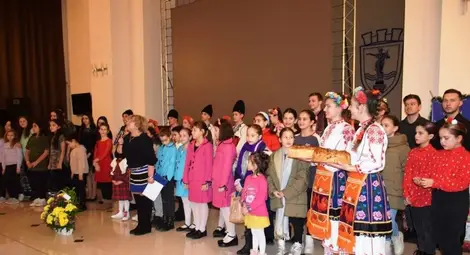 Коледни песни, „Харман Далъ“ и „Болеро“ звучаха на една сцена в традиционния концерт на „Етническа хармония“ Коледни песни, „Харман Далъ“ и „Болеро“ звучаха на една сцена в традиционния концерт на „Етническа хармония“