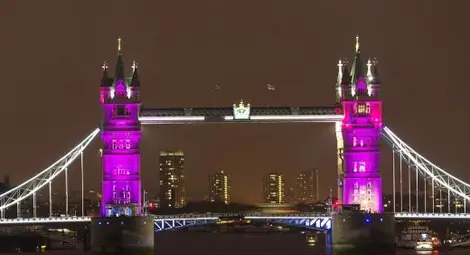 Великобритания стана розова в чест на новородената принцеса