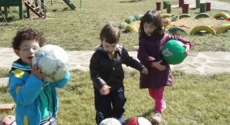 Хлапета поискаха оставка от баби в Благоевград