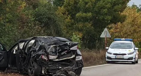 ТИР удари кола в насрещното и уби родителите на дете ТИР удари кола в насрещното и уби родителите на дете