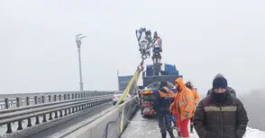 Подменени са панелите в половината от затворения за ремонт участък на Дунав мост