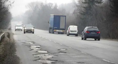 Само 28 км в областта предвидени за цялостно преасфалтиране