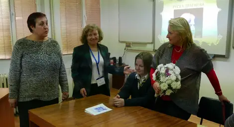 Запознават гимназисти с именити български физици и химици